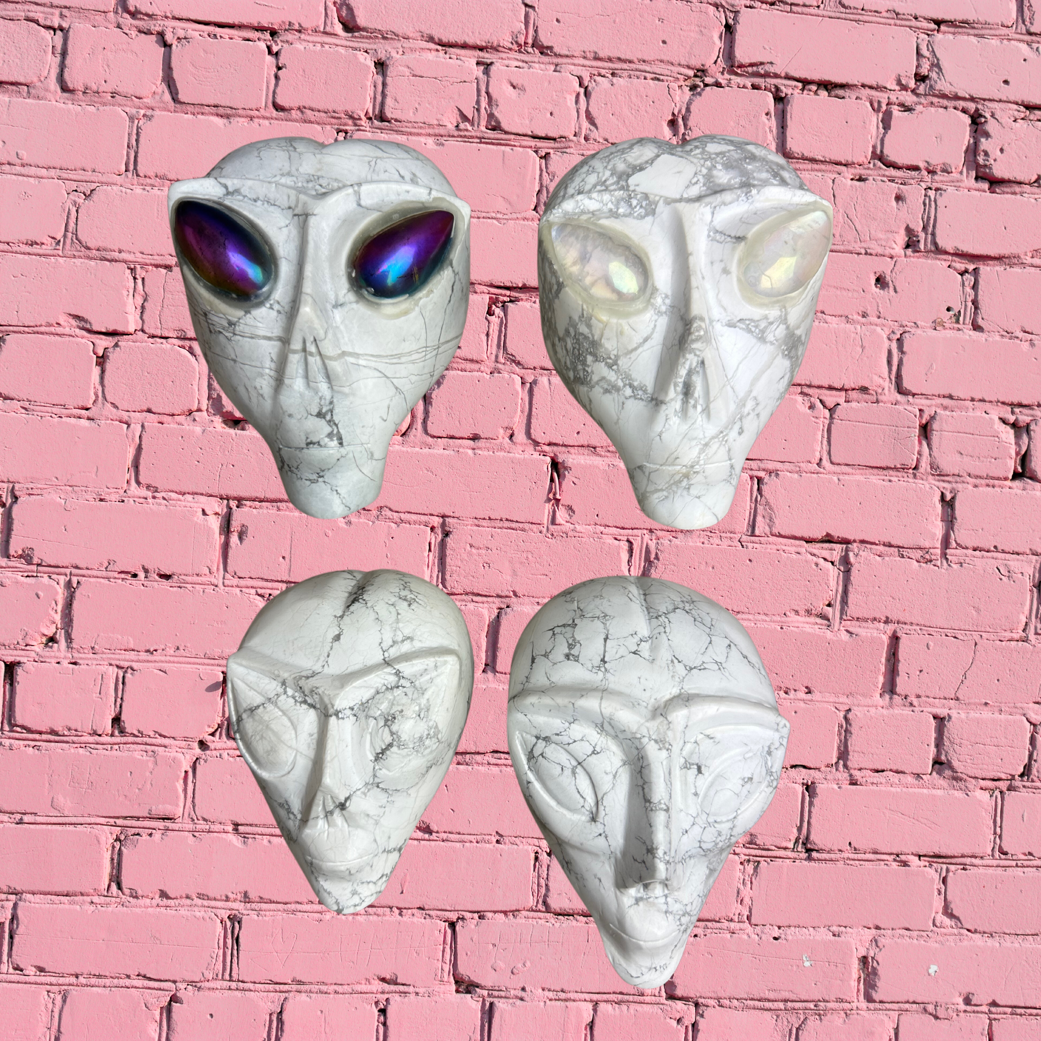 Howlite Alien